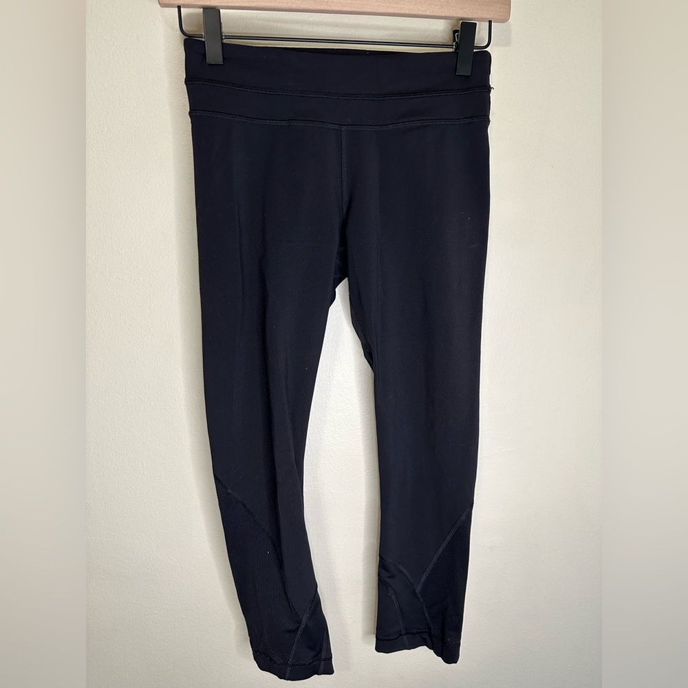 Womens Lululemon leggings size 4, GUC, 23 inch inseam.